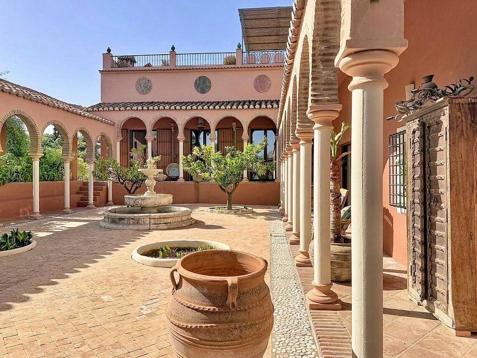 Villa for sale in Comares