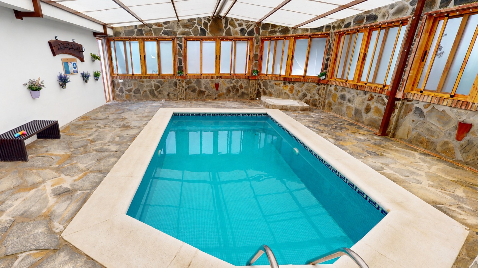 Villa for sale in Sayalonga