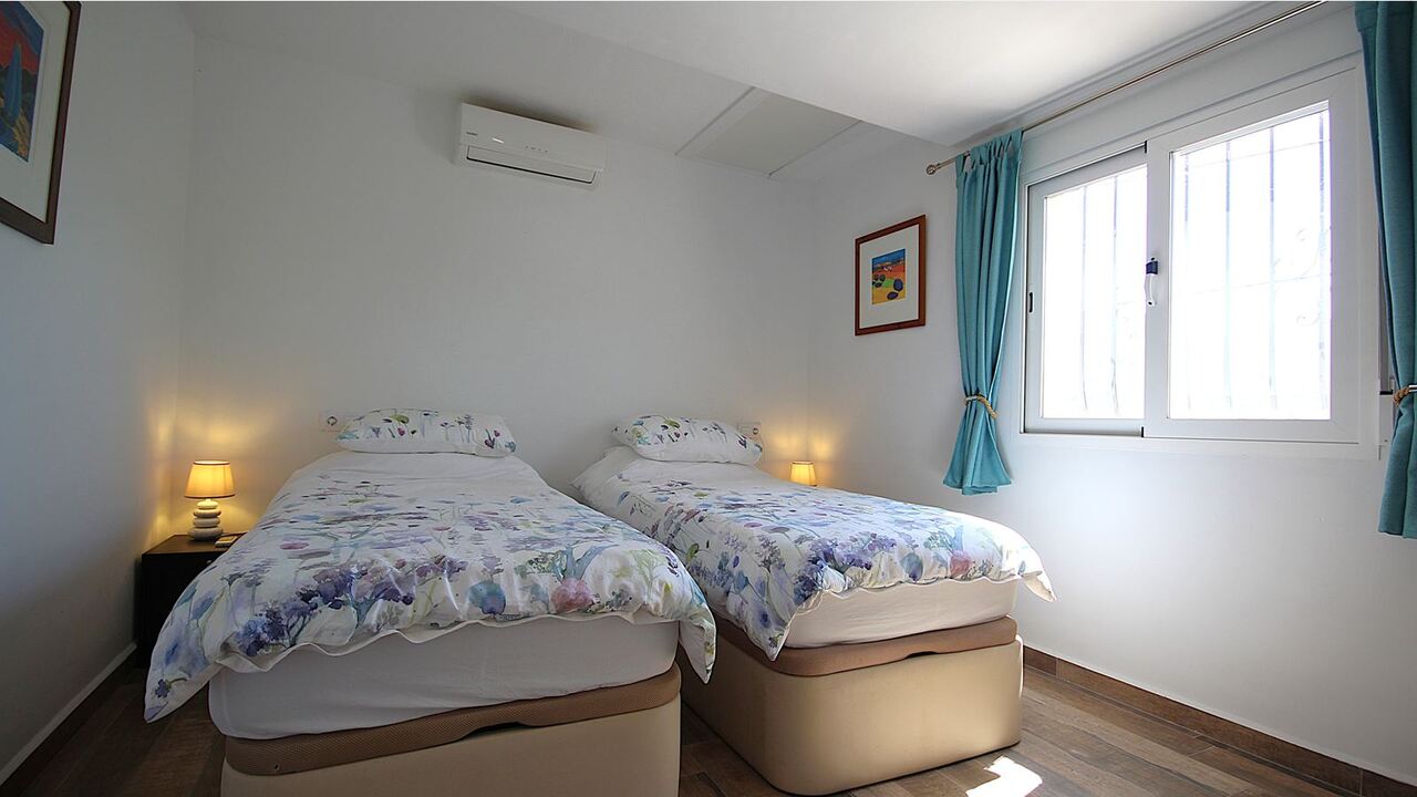 Villa for sale in Orba
