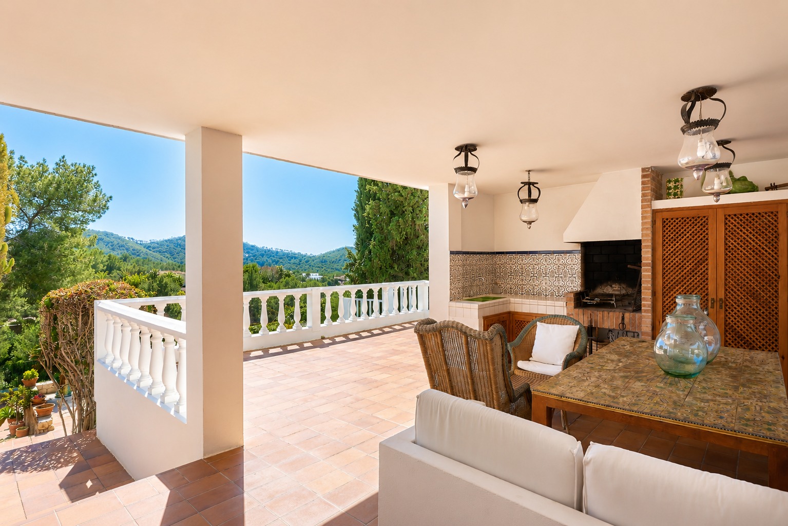 DP-02-ENJ-VI-00466-D-10 Villa for sale in Santa Eulària des Riu