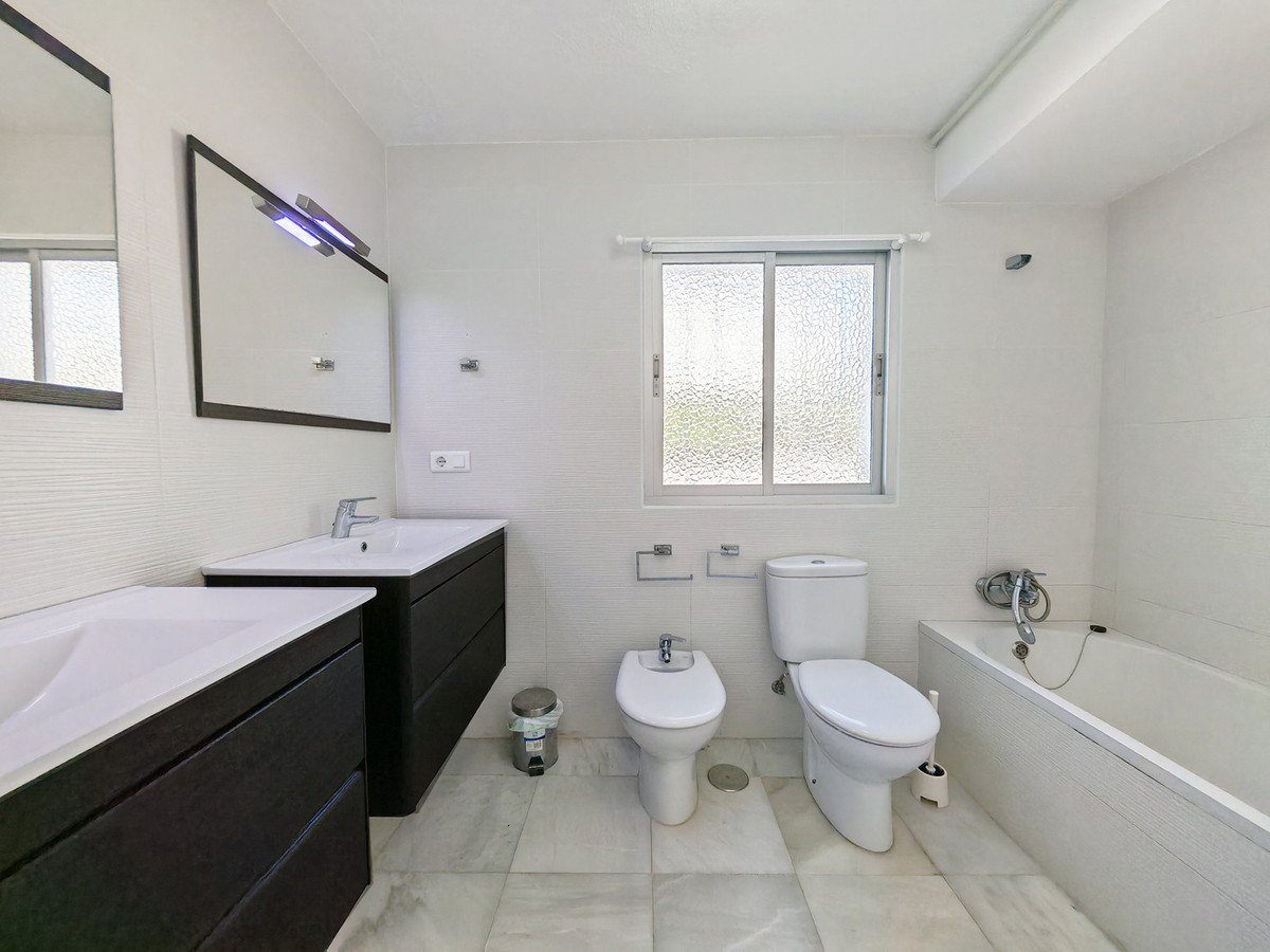 DP-12-R5432416-13 Villa for sale in Guadalmina Baja