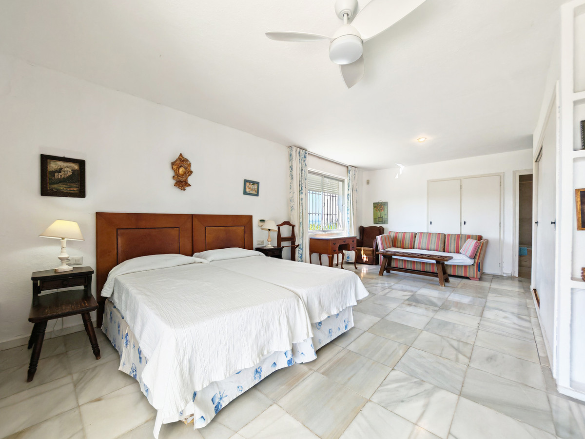 DP-12-R5432416-15 Villa for sale in Guadalmina Baja