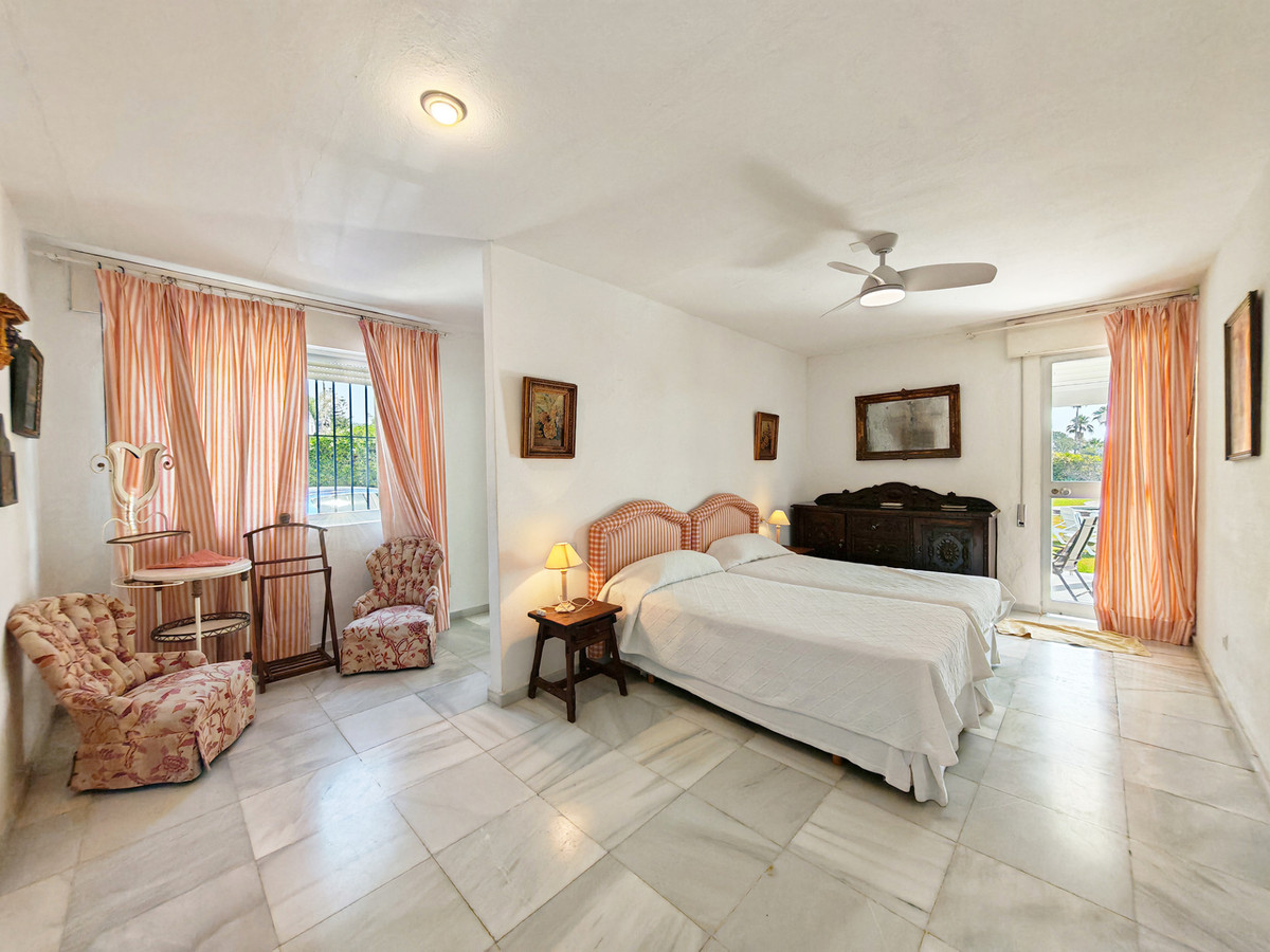 DP-12-R5432416-17 Villa for sale in Guadalmina Baja