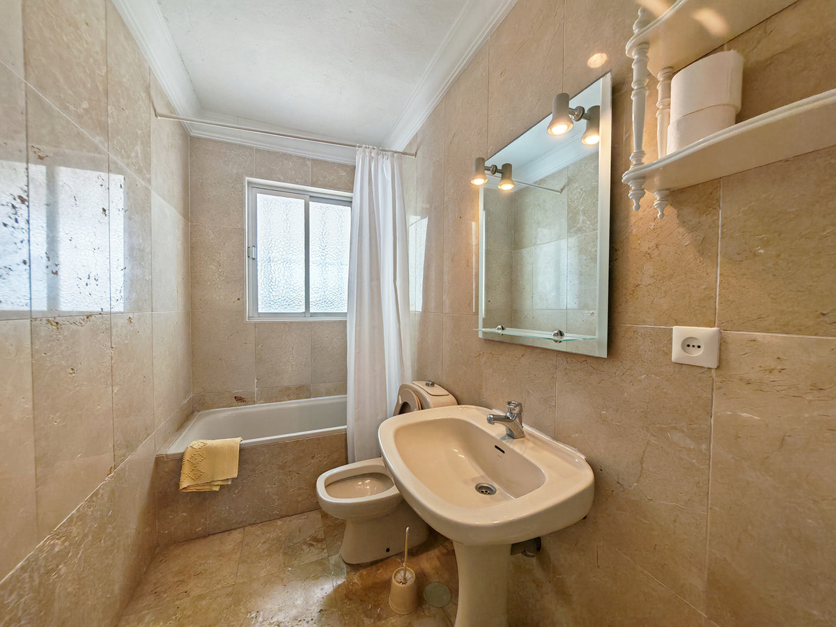 DP-12-R5432416-20 Villa for sale in Guadalmina Baja