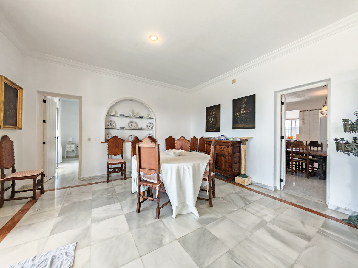 DP-12-R5432416-7 Villa for sale in Guadalmina Baja
