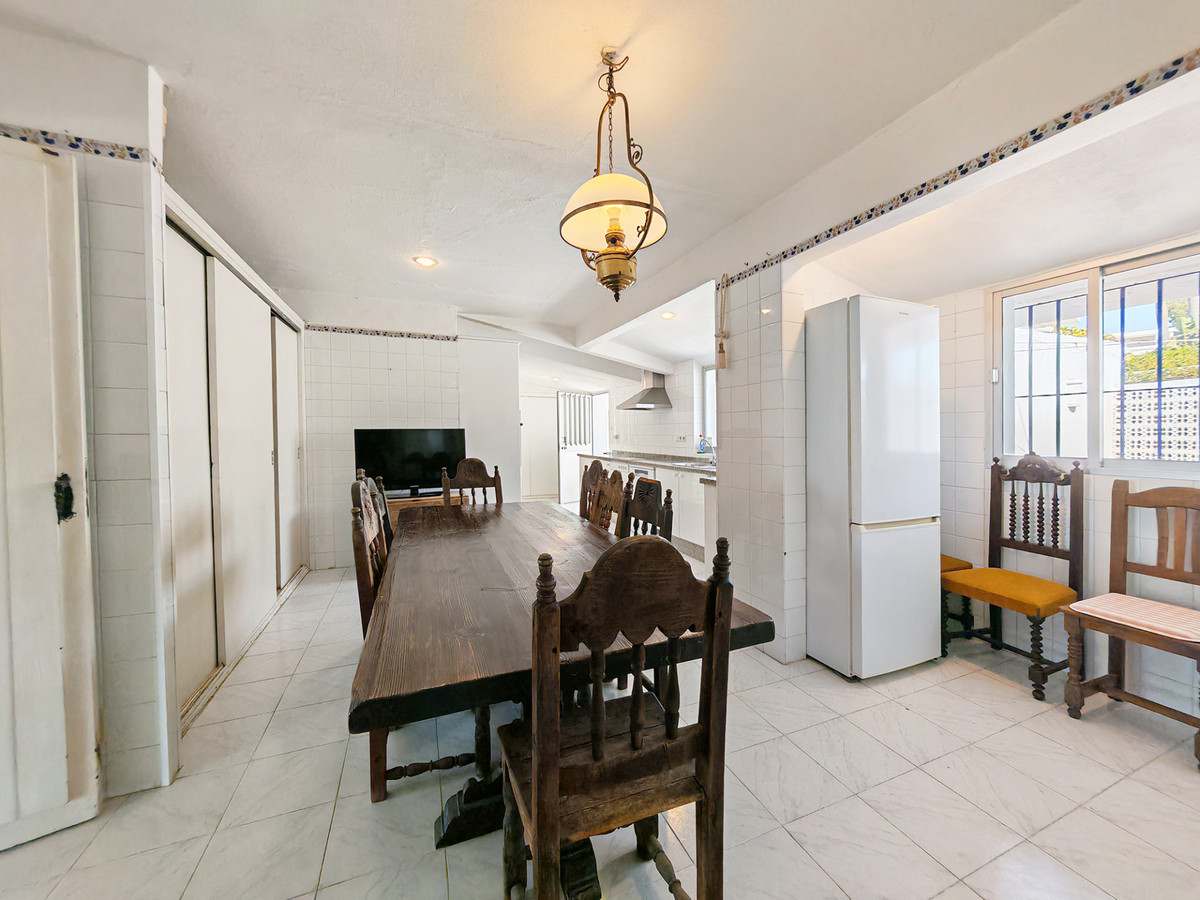 DP-12-R5432416-8 Villa for sale in Guadalmina Baja