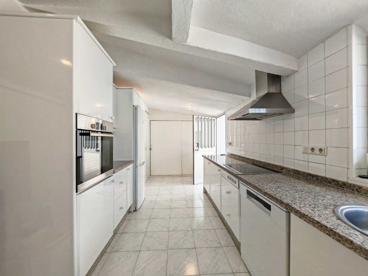 DP-12-R5432416-9 Villa for sale in Guadalmina Baja