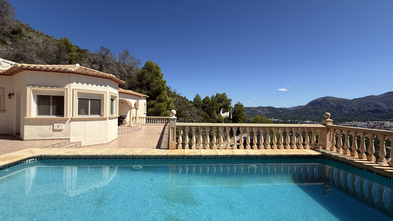 Villa for sale in Pego
