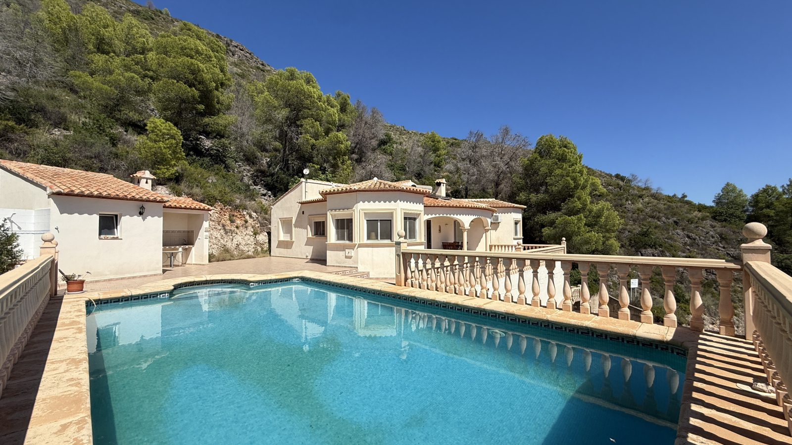 Villa for sale in Pego