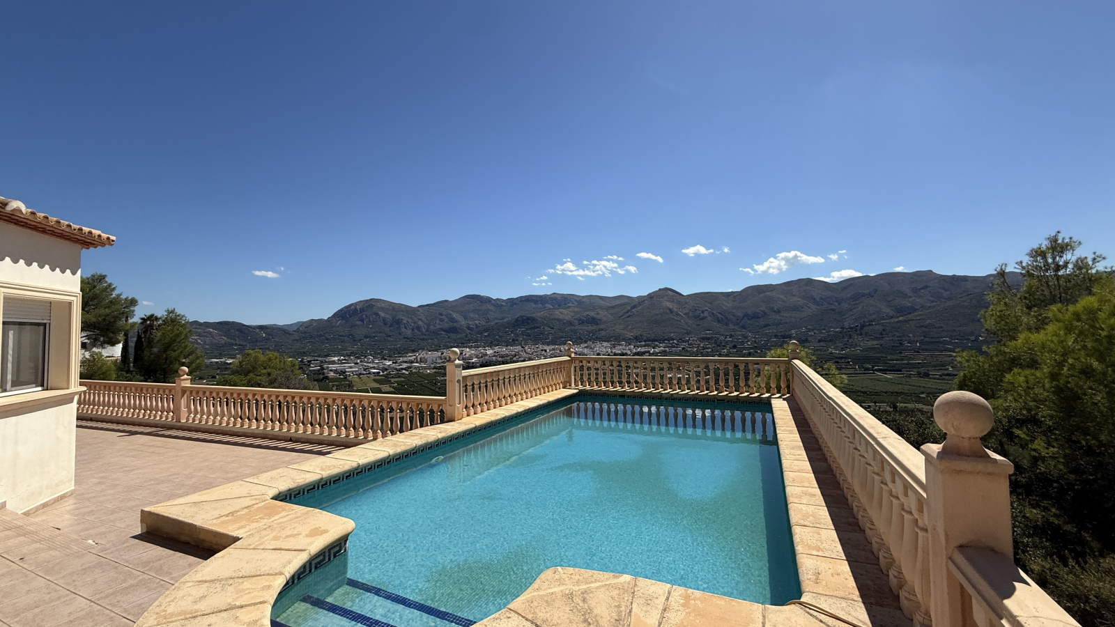 Villa for sale in Pego