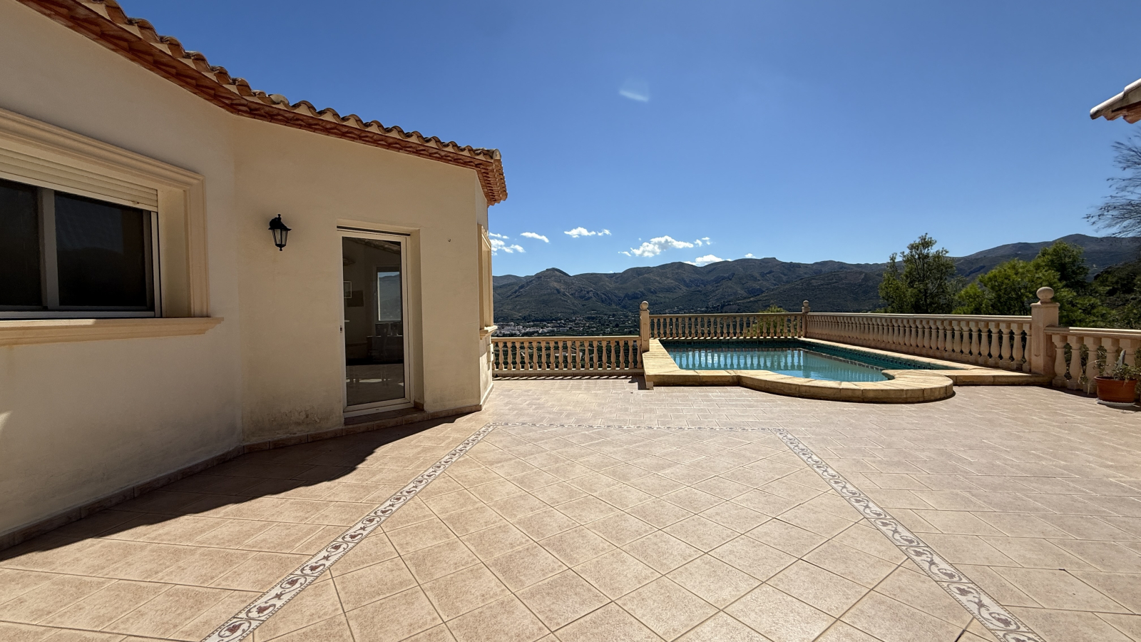 Villa for sale in Pego