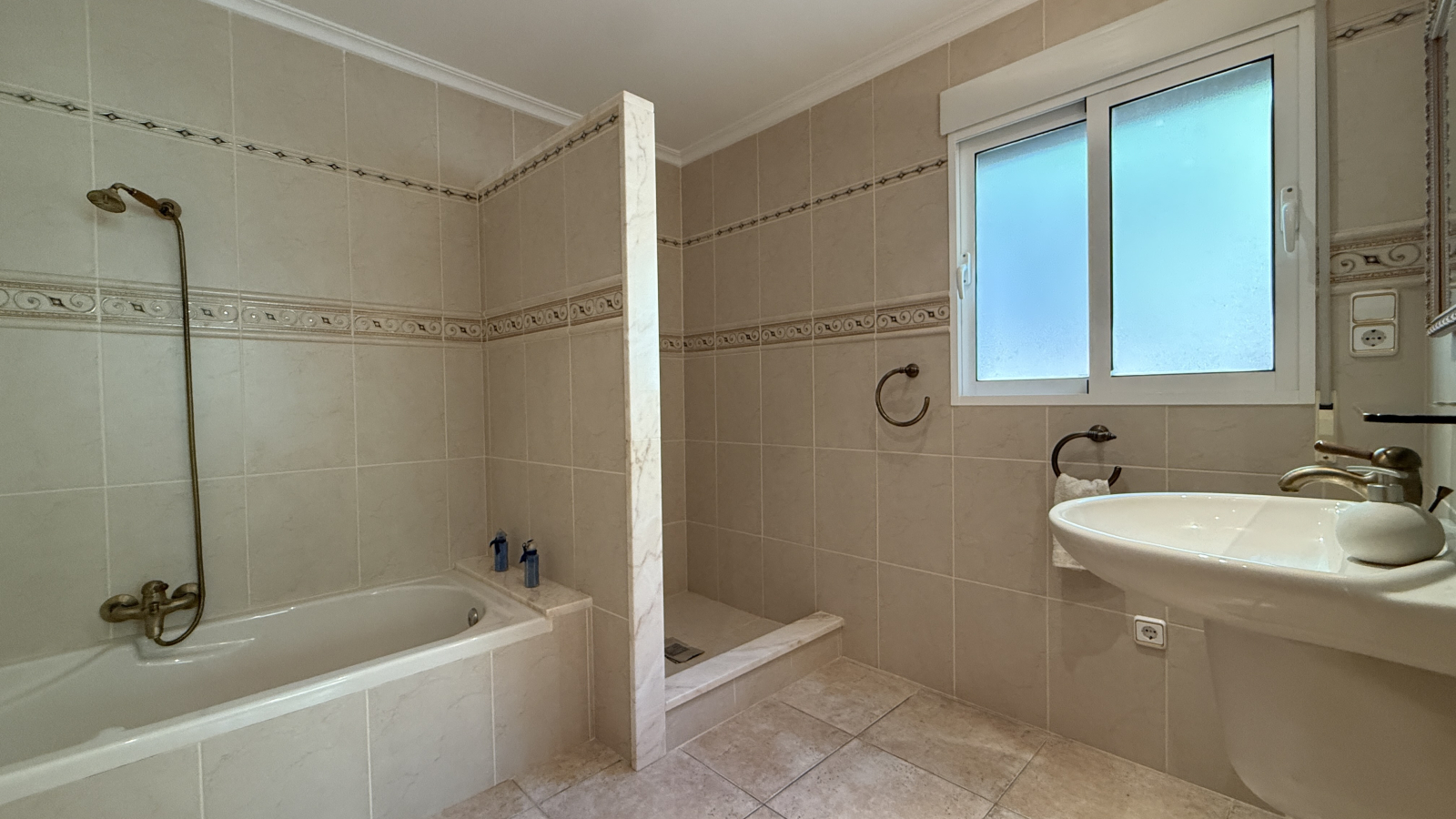 Villa for sale in Pego