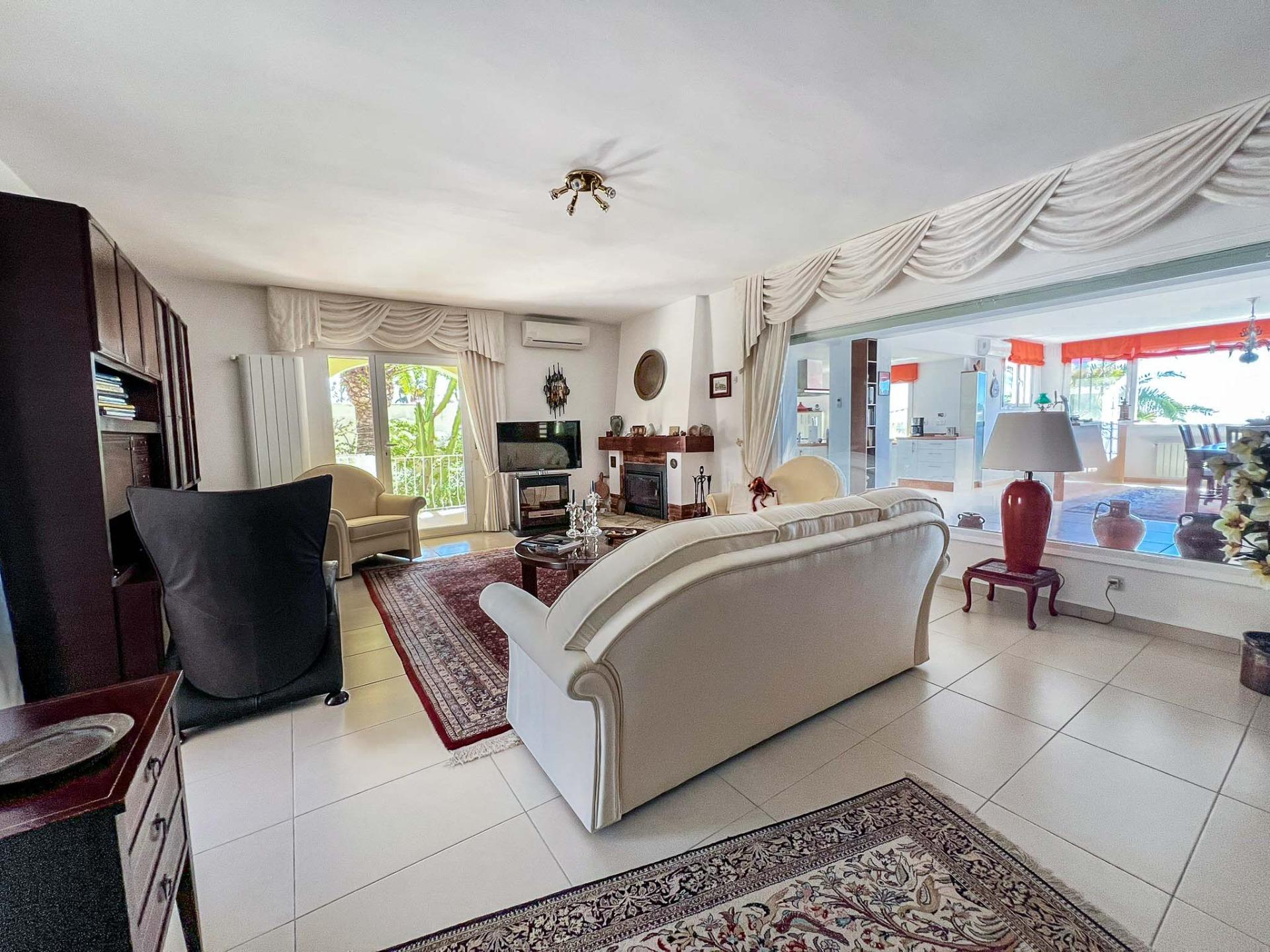 Villa for sale in La Nucía