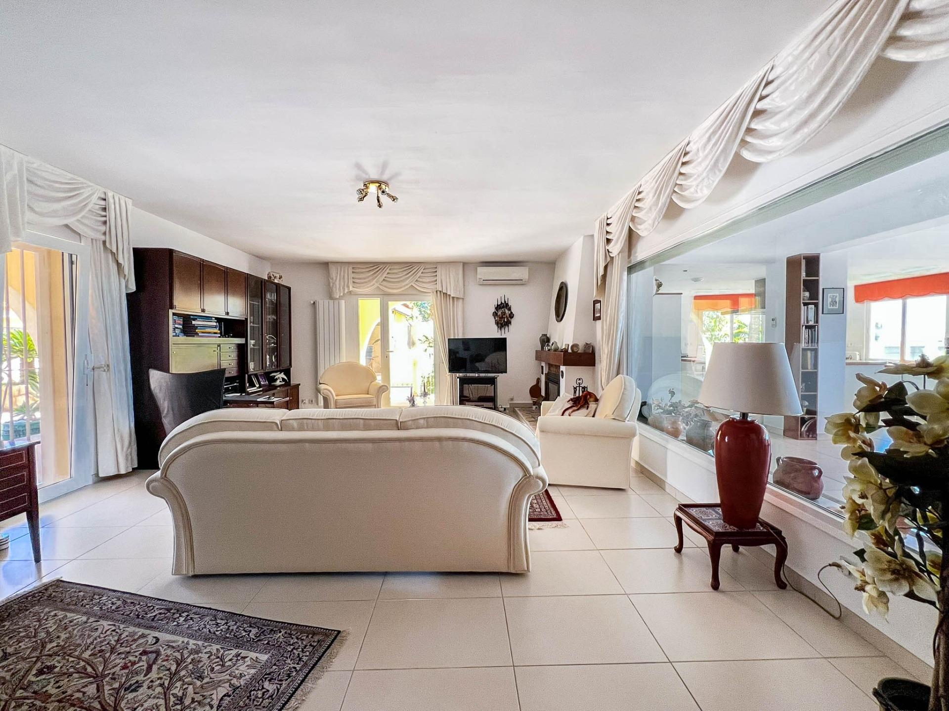 Villa for sale in La Nucía