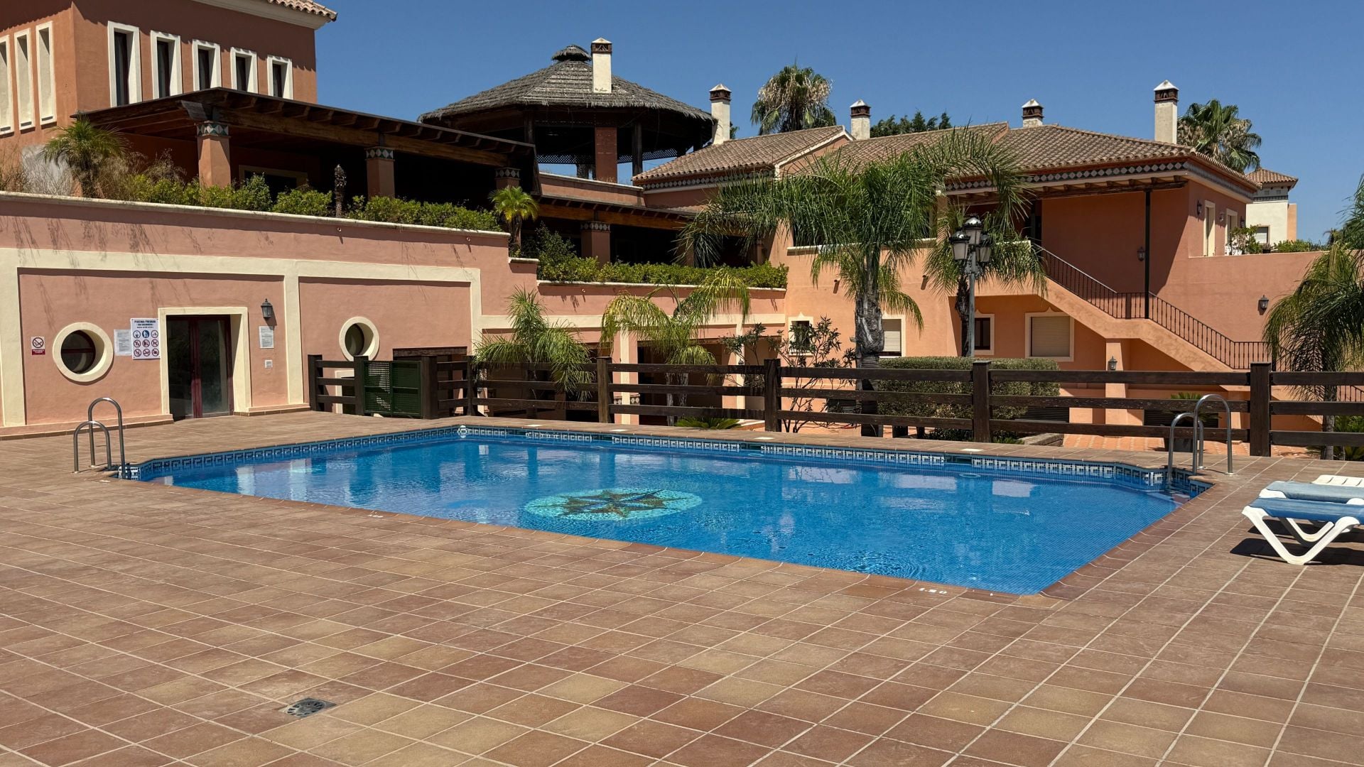Villa for sale in Coín