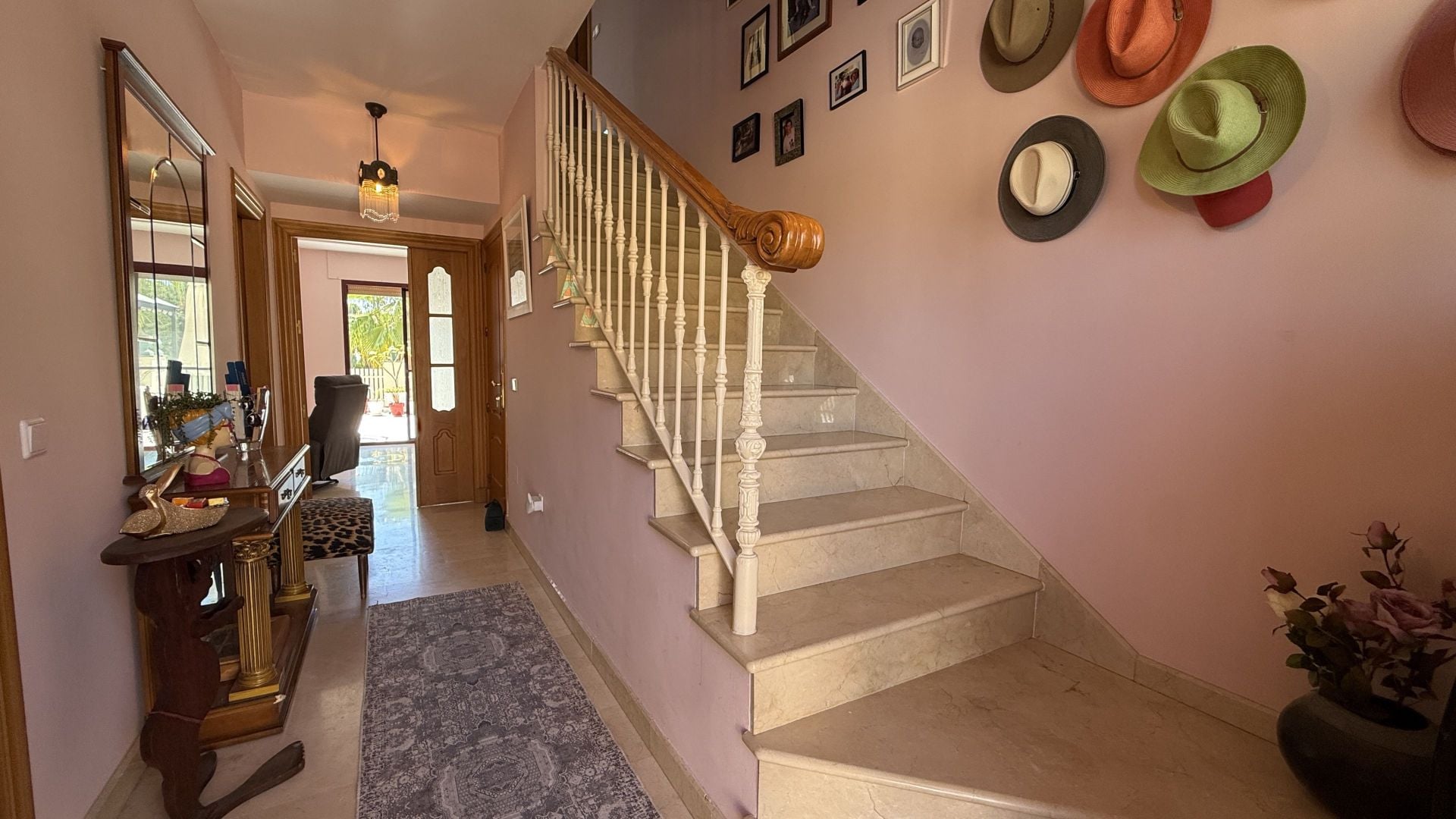 Villa for sale in Coín