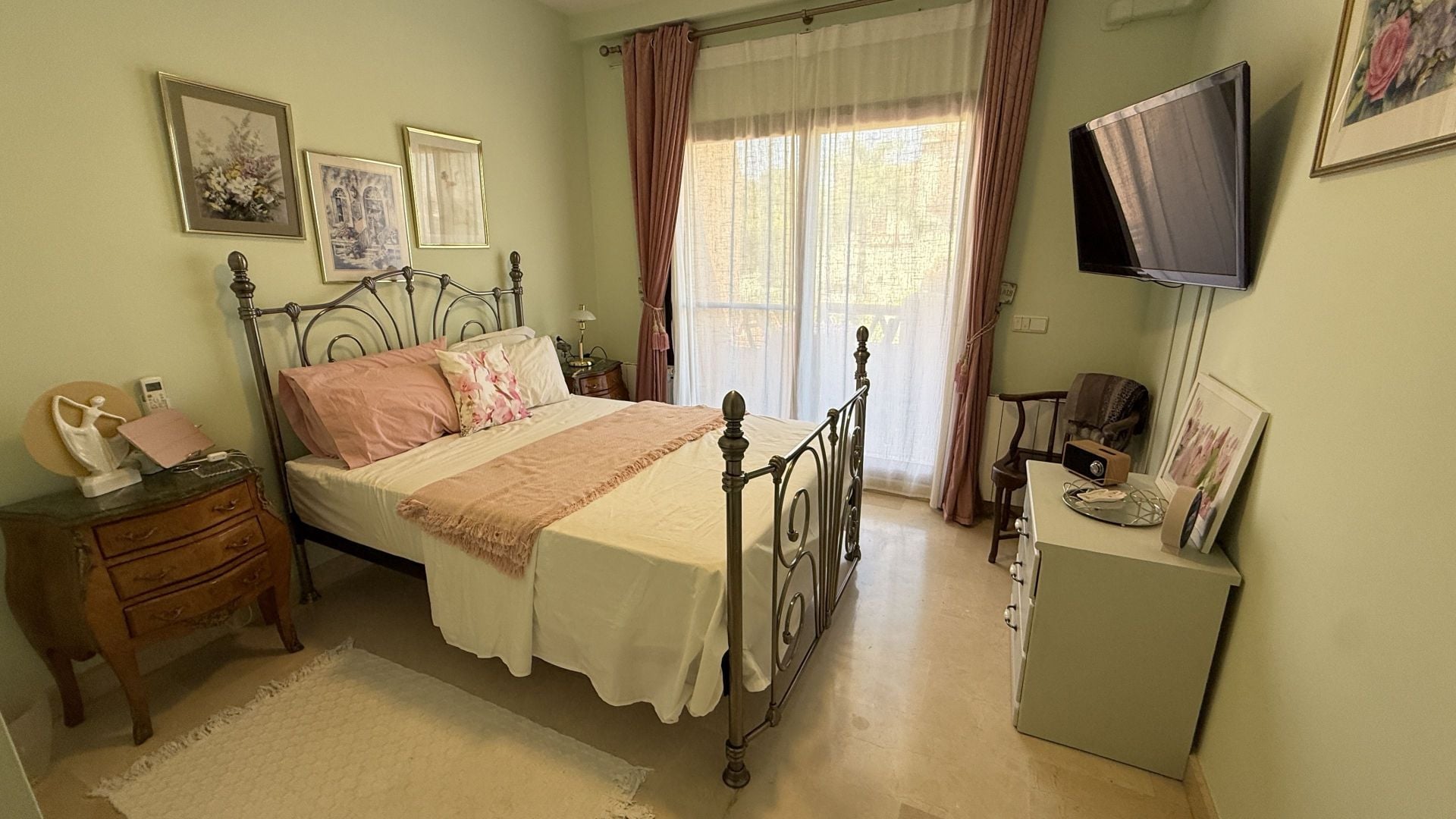 Villa for sale in Coín