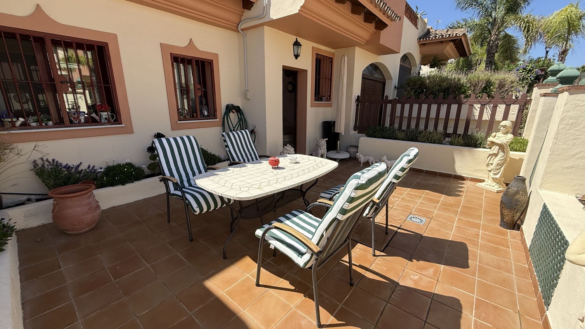 Villa for sale in Coín