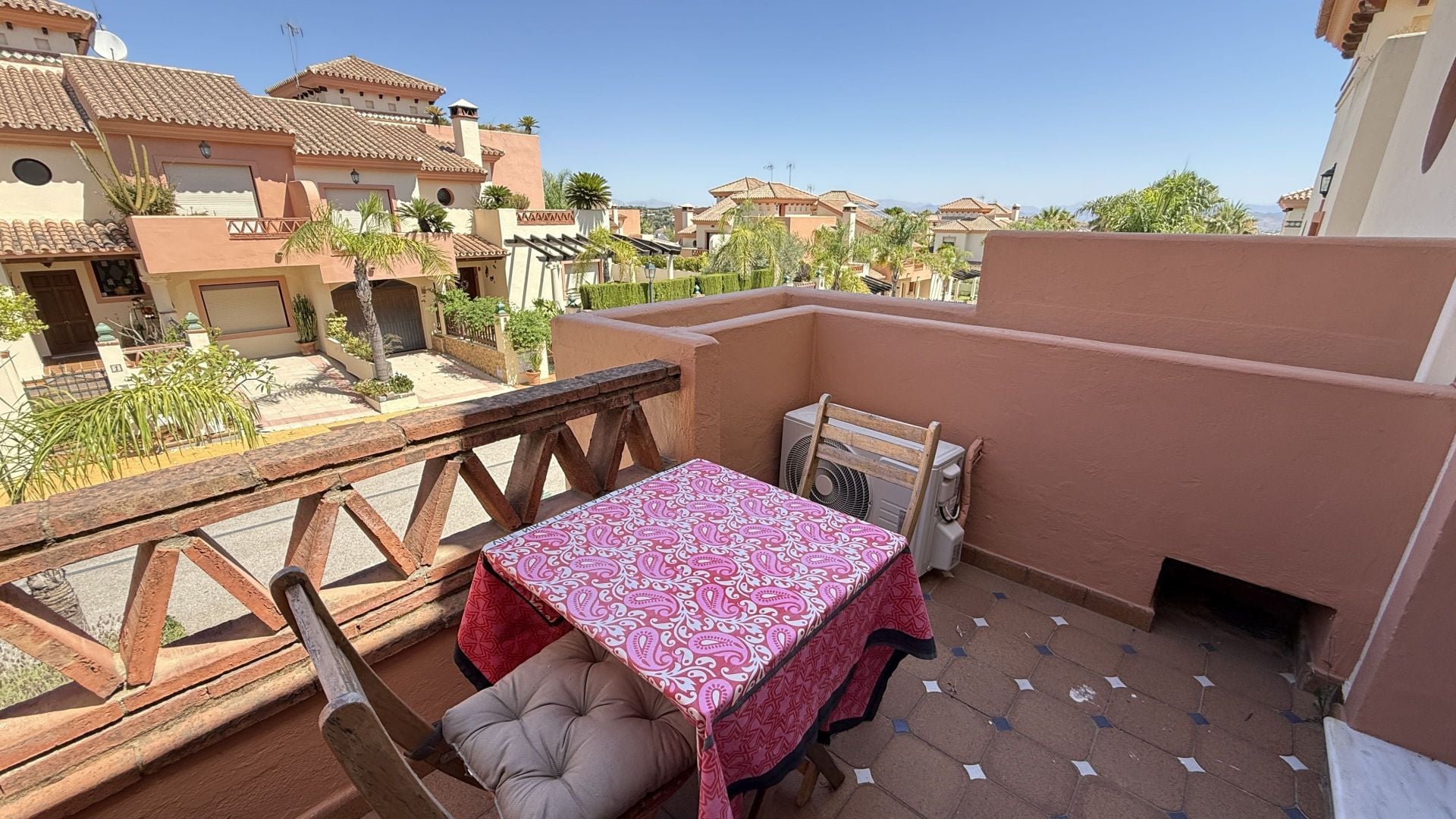 Villa for sale in Coín