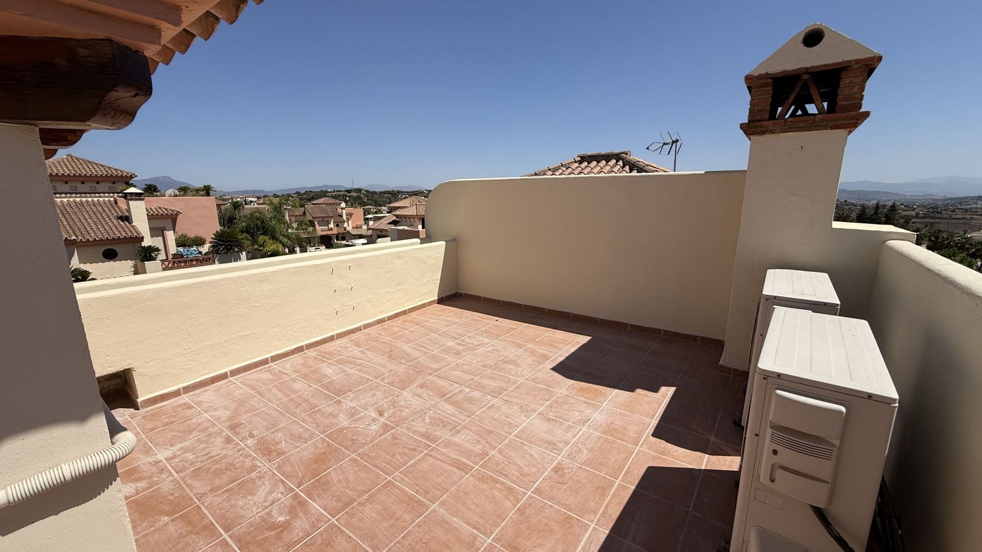Villa for sale in Coín