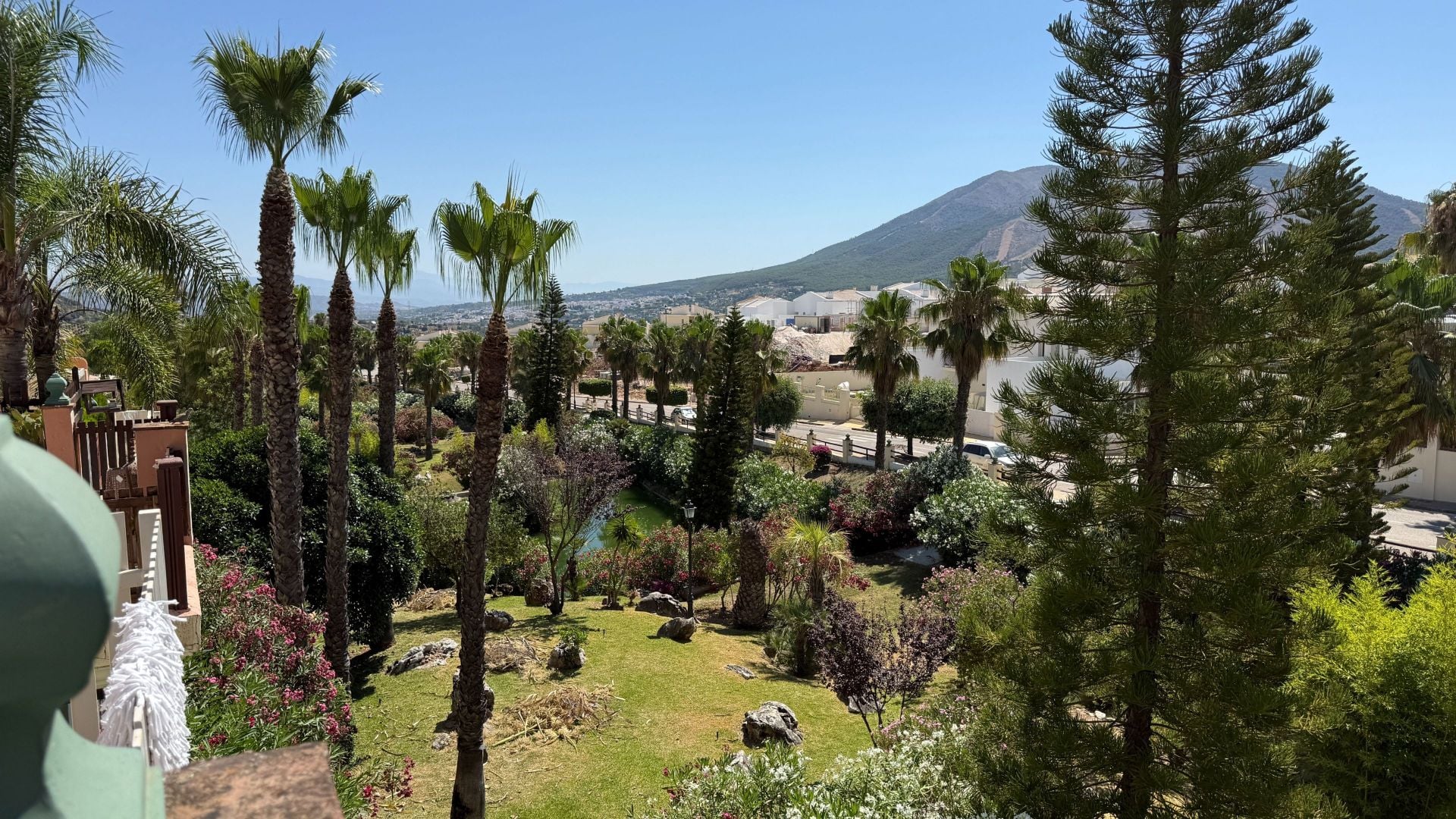 Villa for sale in Coín