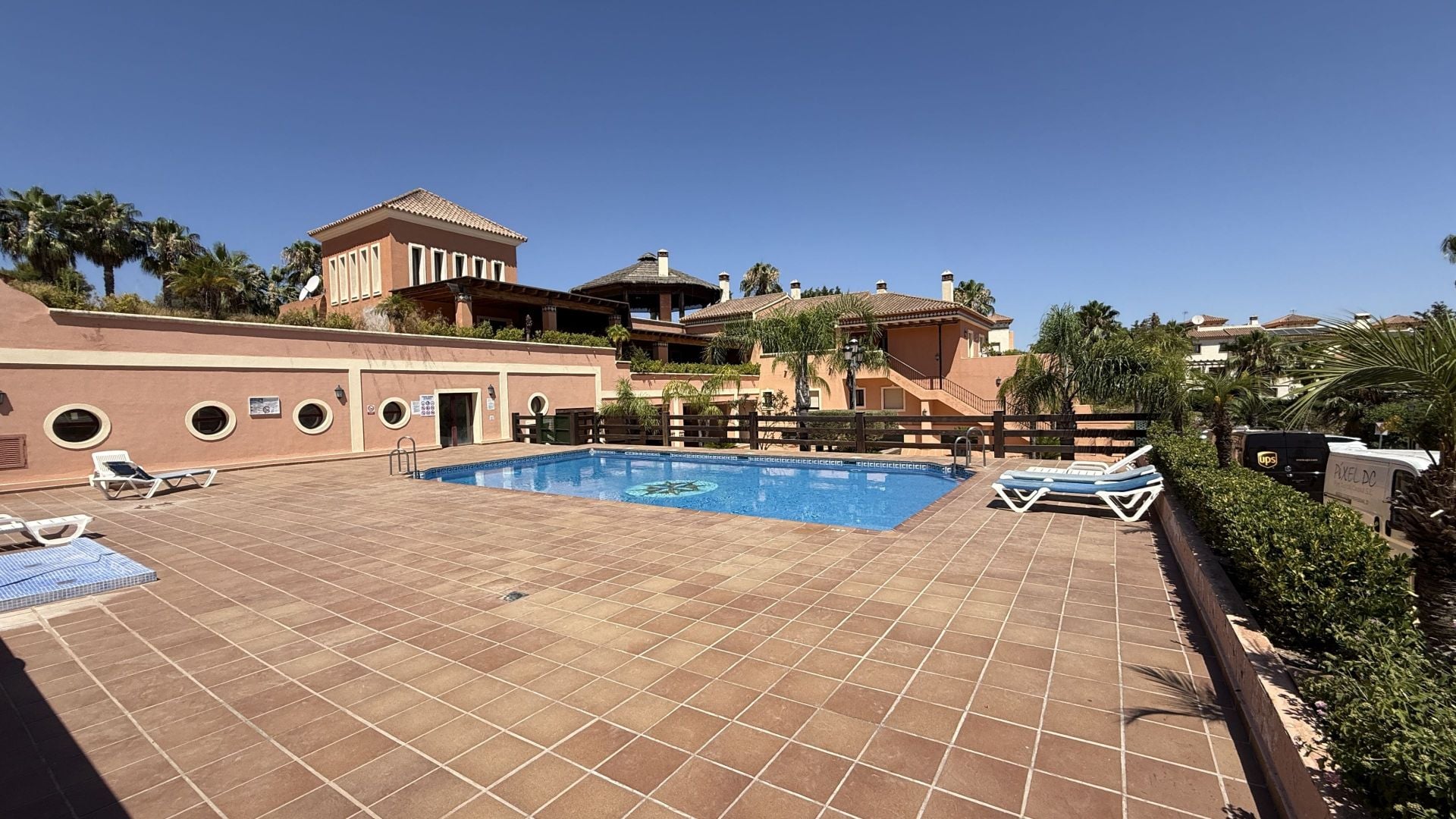 Villa for sale in Coín