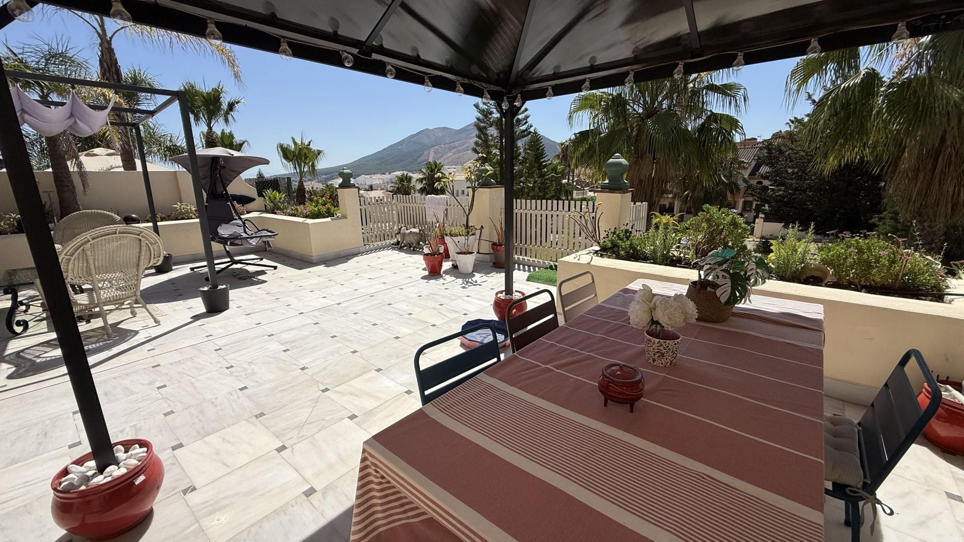 Villa for sale in Coín