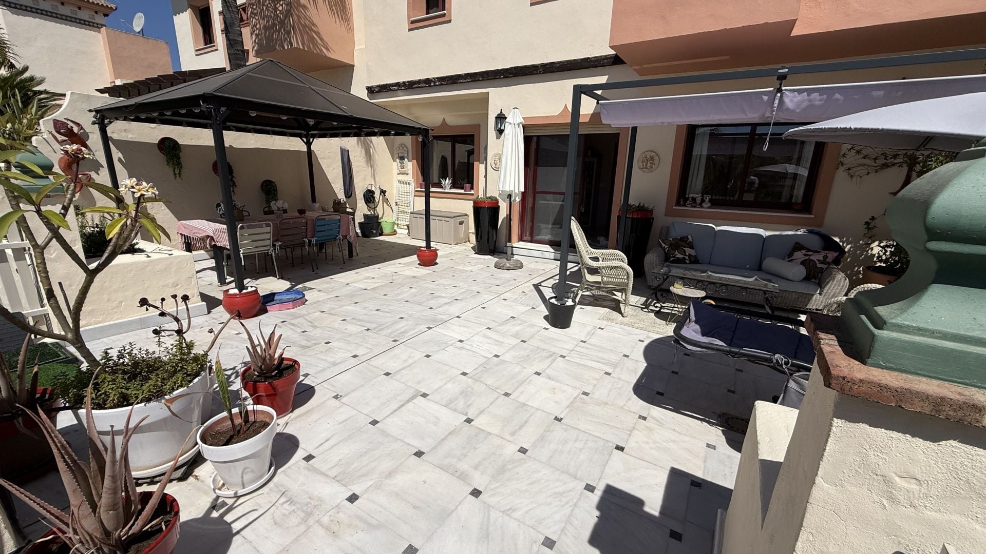 Villa for sale in Coín