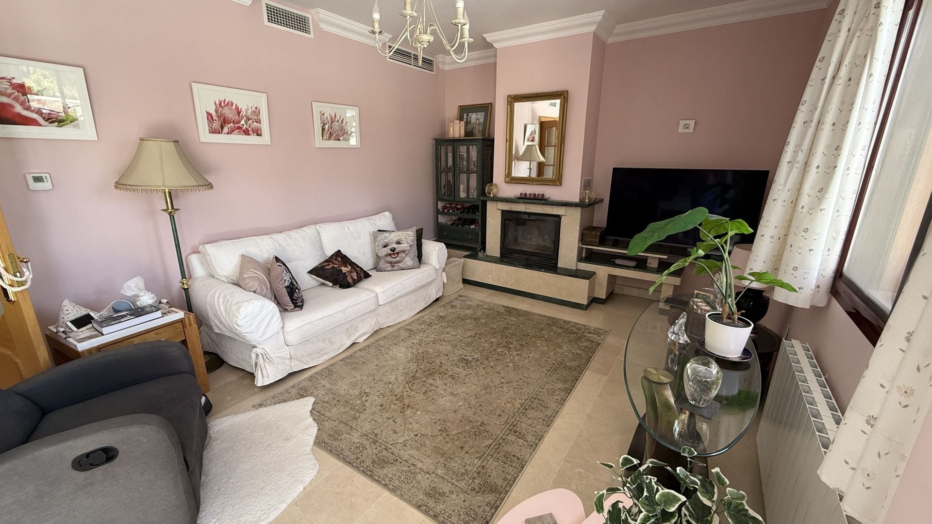Villa for sale in Coín