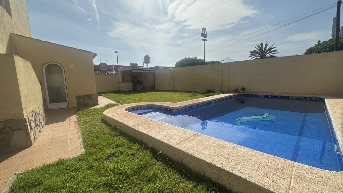 Villa for sale in Albir