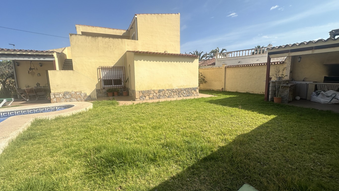 Villa for sale in Albir