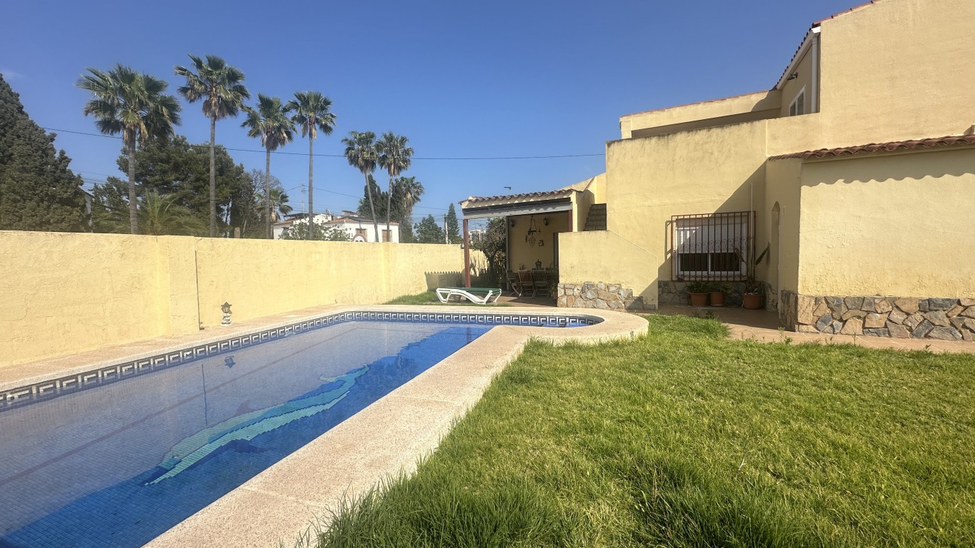 Villa for sale in Albir