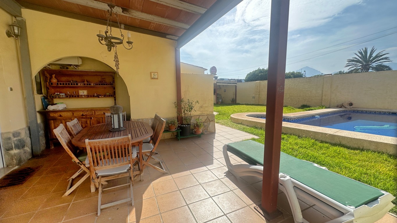 Villa for sale in Albir