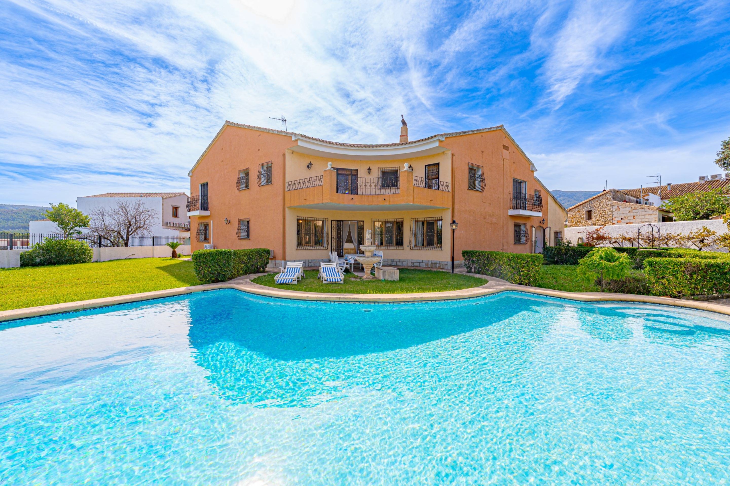 Villa for sale in Alcalali