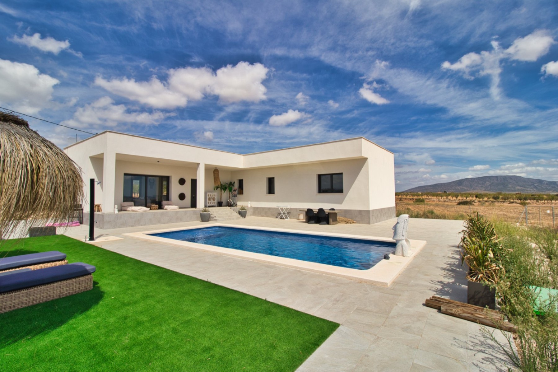 Villa for sale in Pinoso