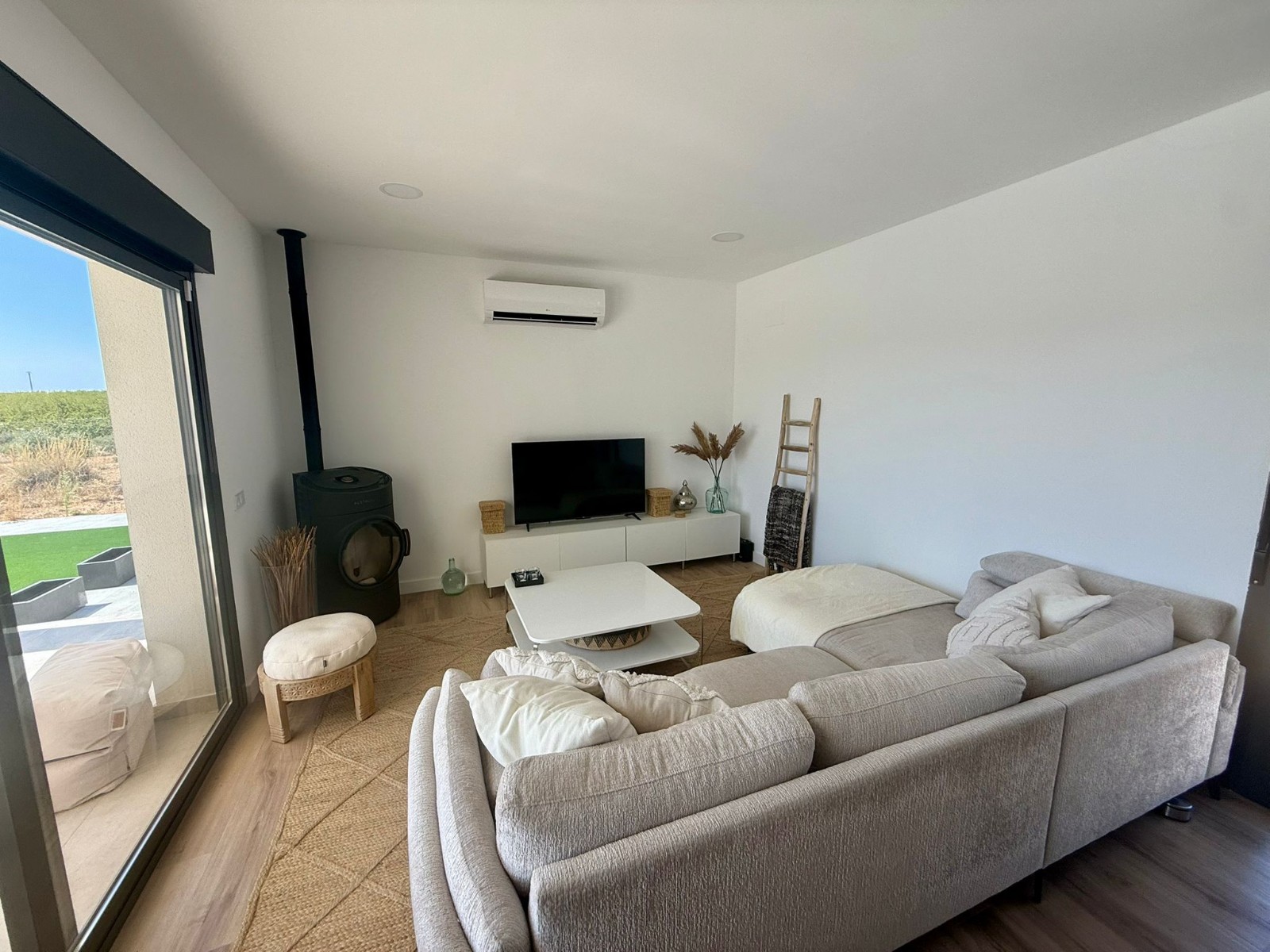 Villa for sale in Pinoso