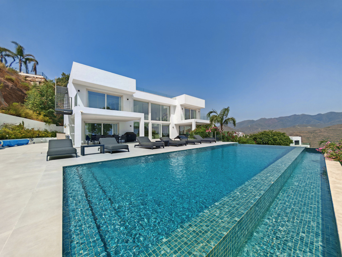 Villa for sale in La Mairena