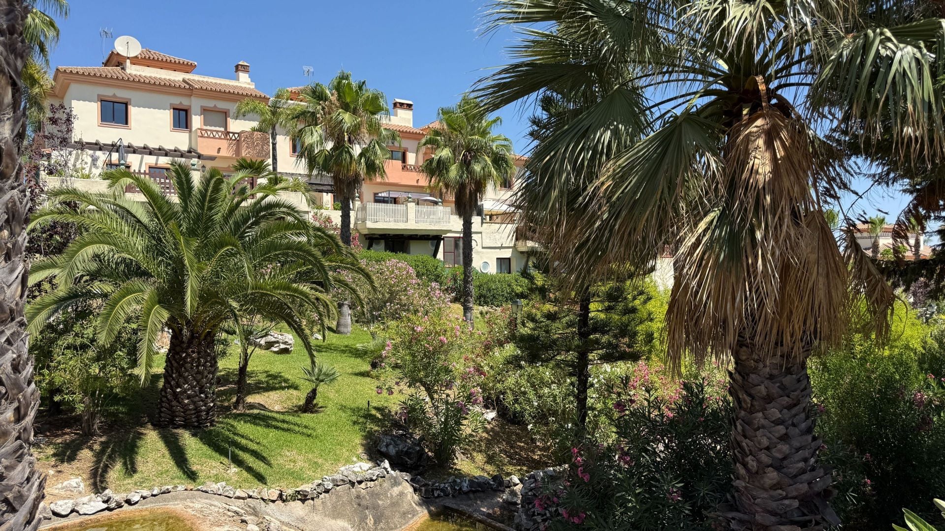 Villa for sale in Coín