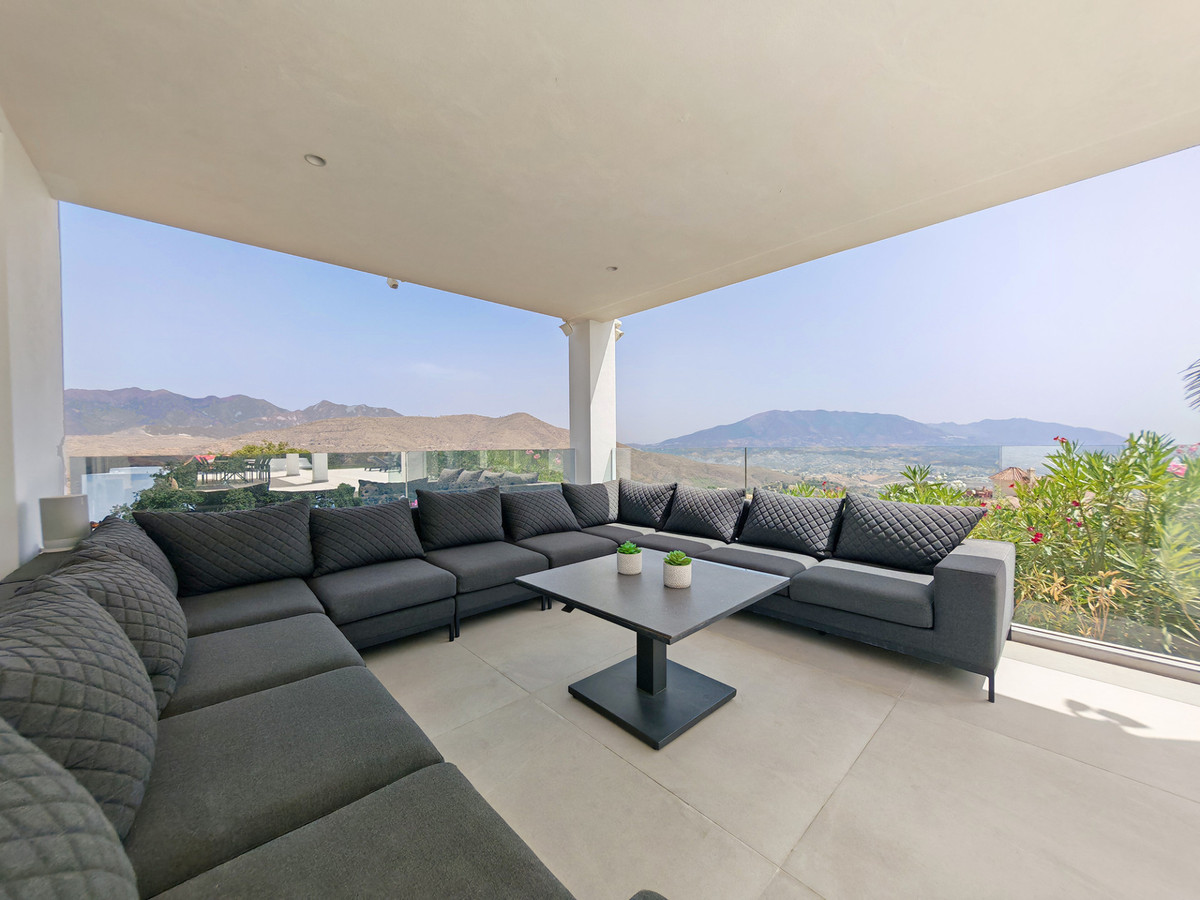 Villa for sale in La Mairena