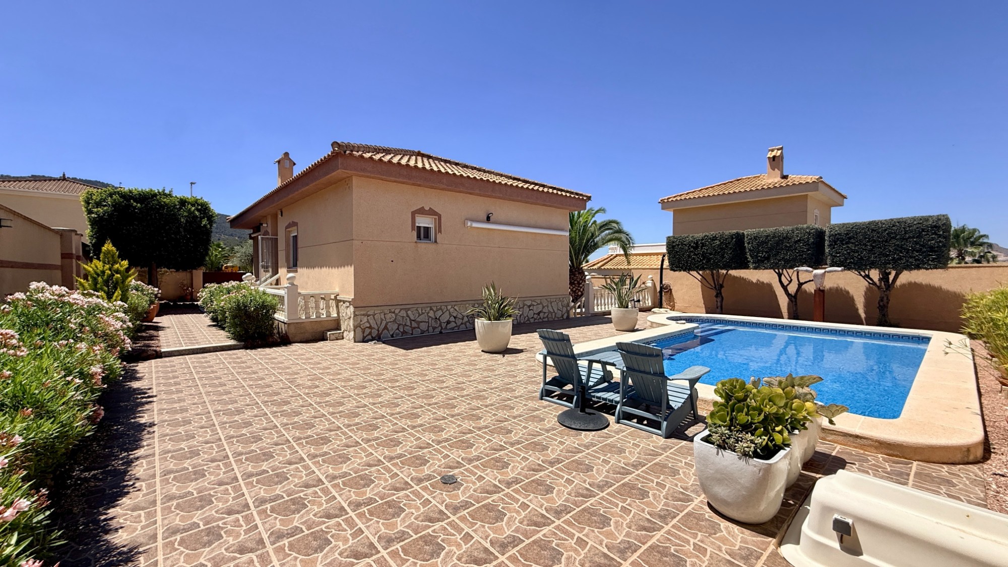 Villa for sale in Hondón de las Nieves