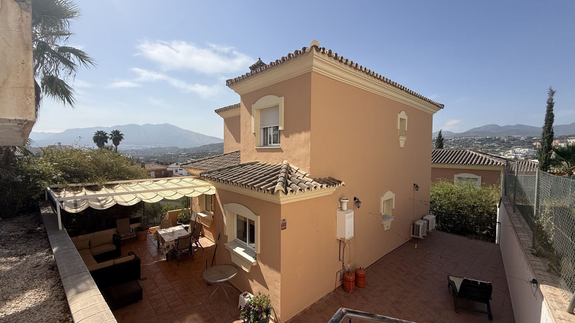 Villa for sale in Coín