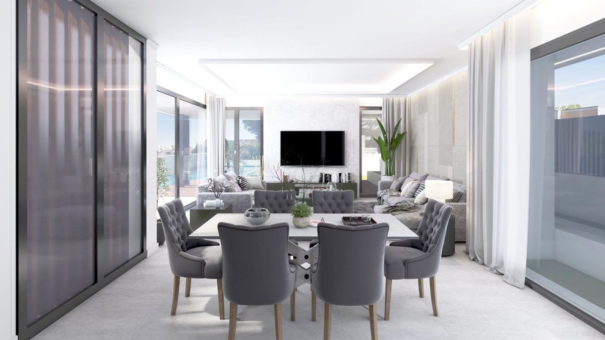 Villa for sale in Benalmadena