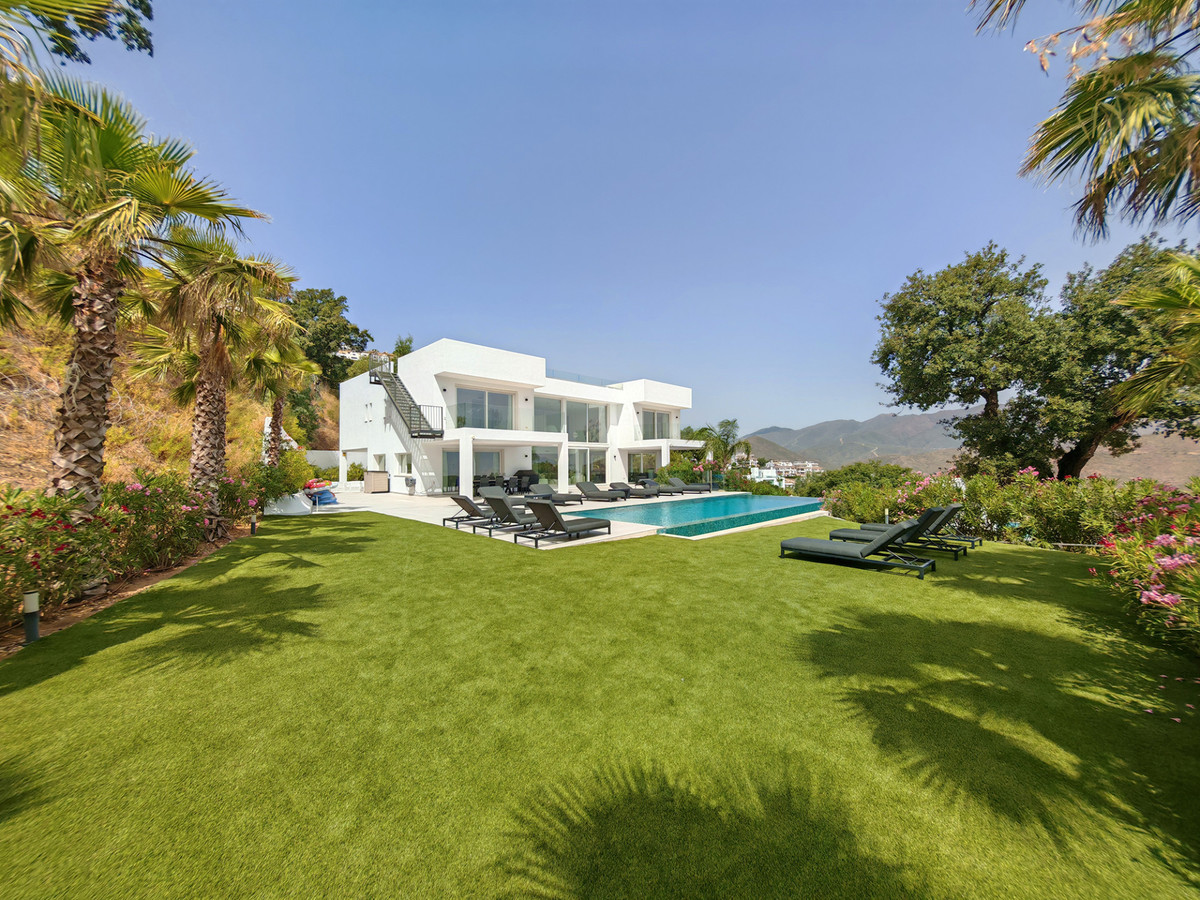 Villa for sale in La Mairena