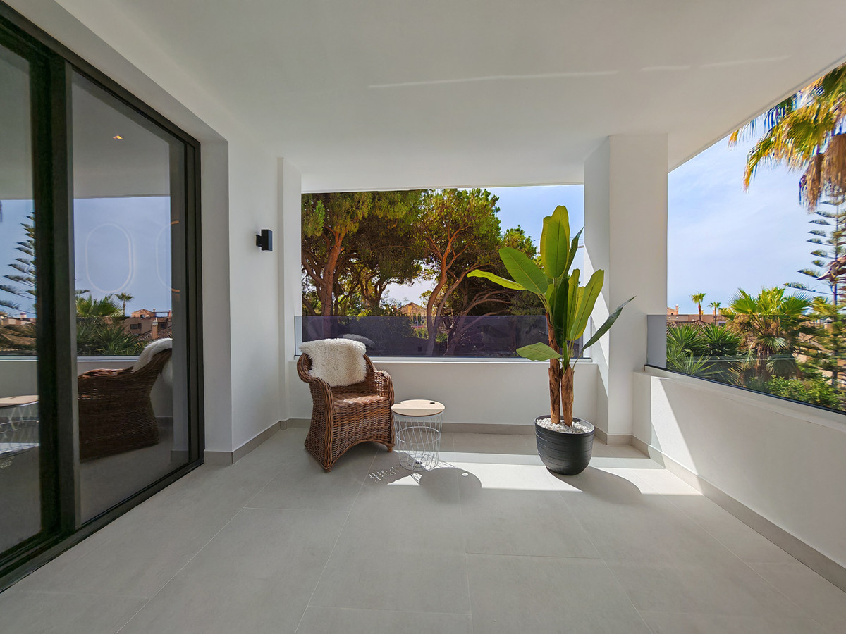 Villa for sale in Elviria