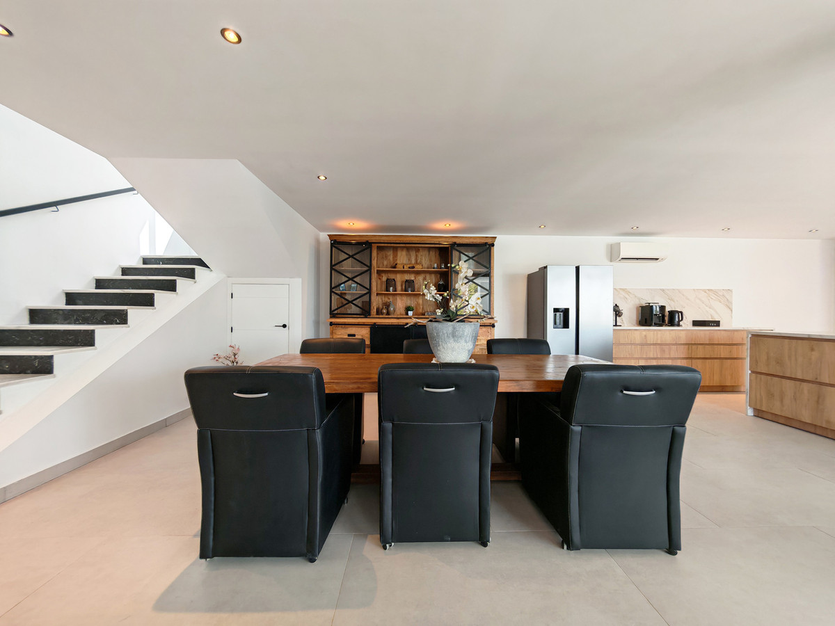 Villa for sale in Elviria