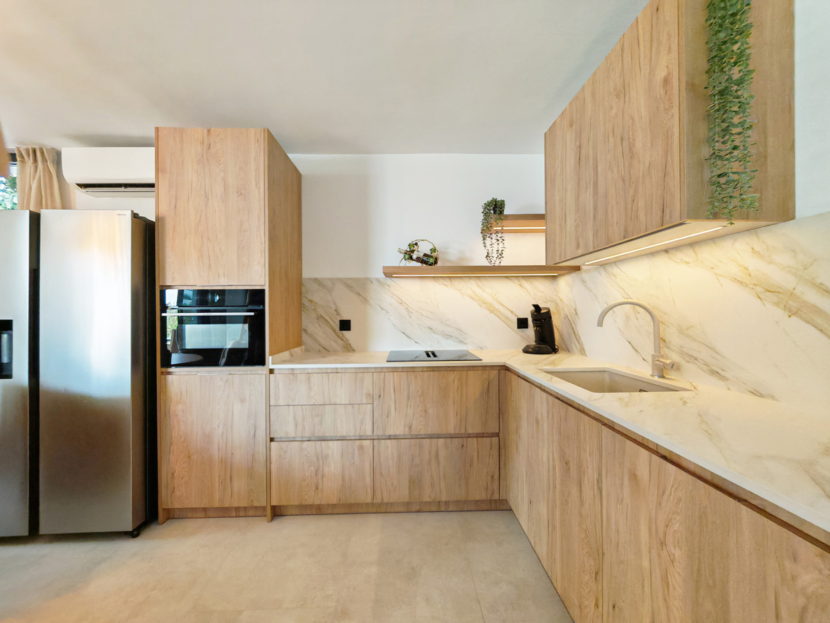 Villa for sale in Elviria