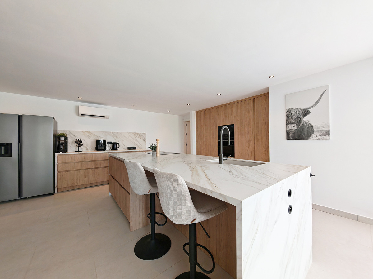 Villa for sale in Elviria