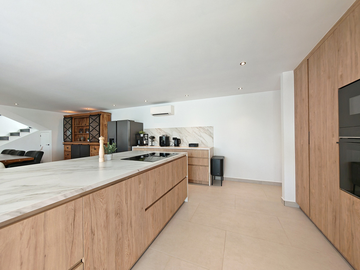 Villa for sale in Elviria