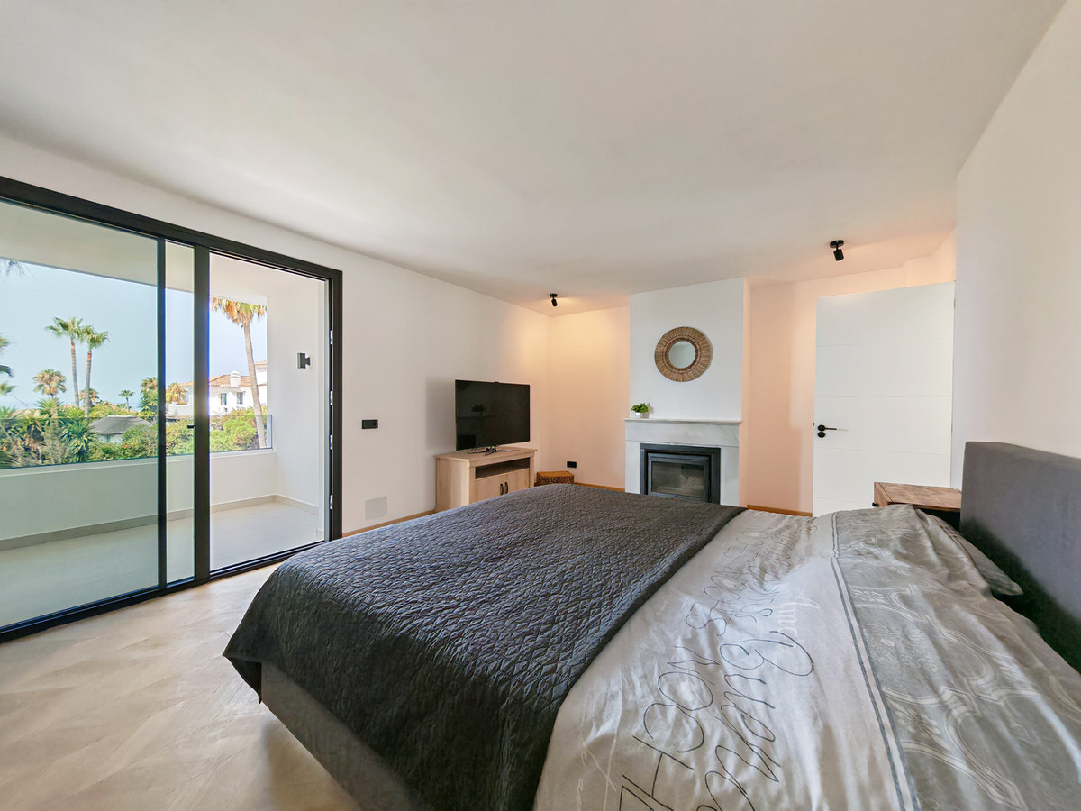 Villa for sale in Elviria