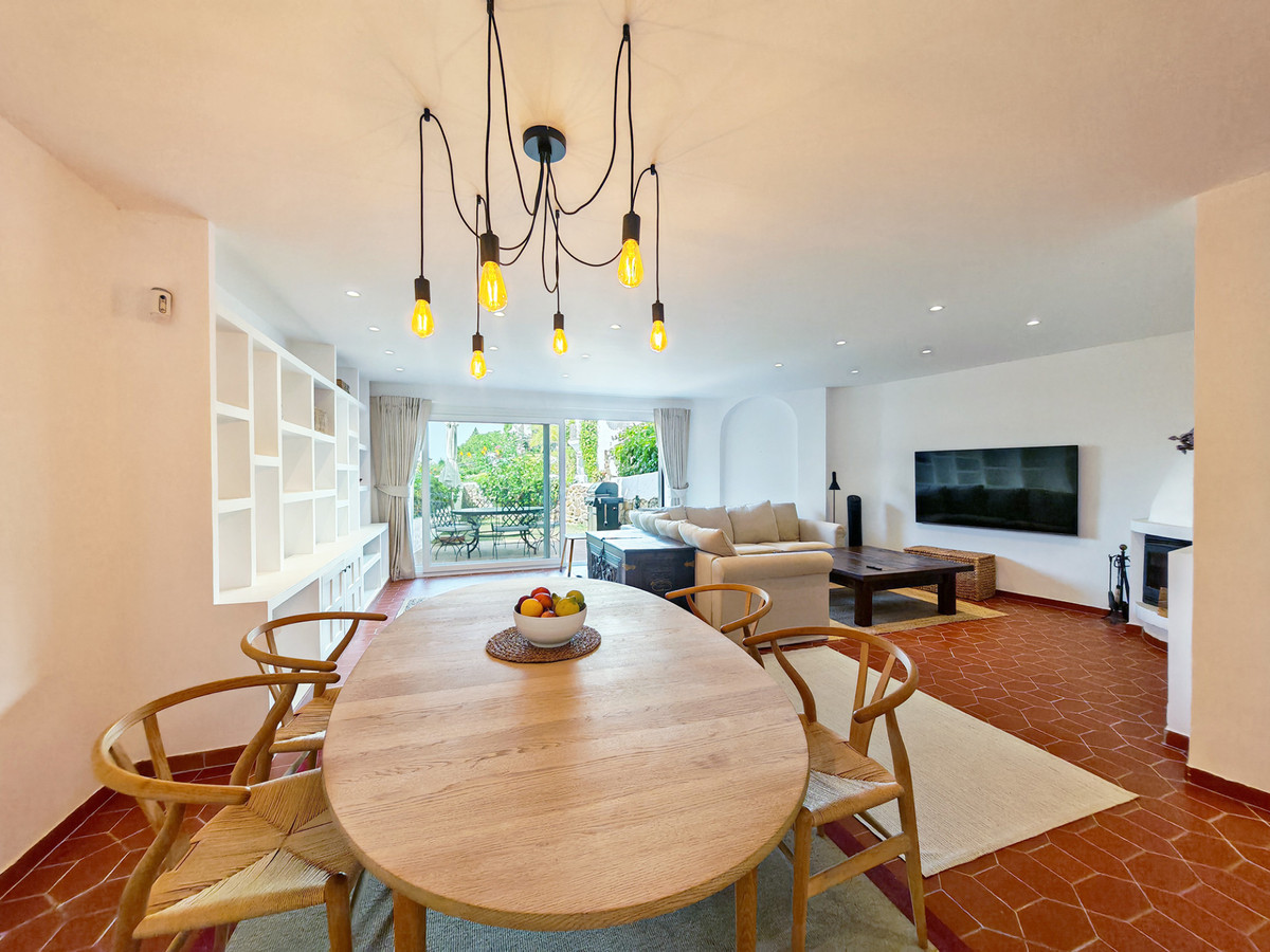 Townhouse for sale in Altos de los Monteros